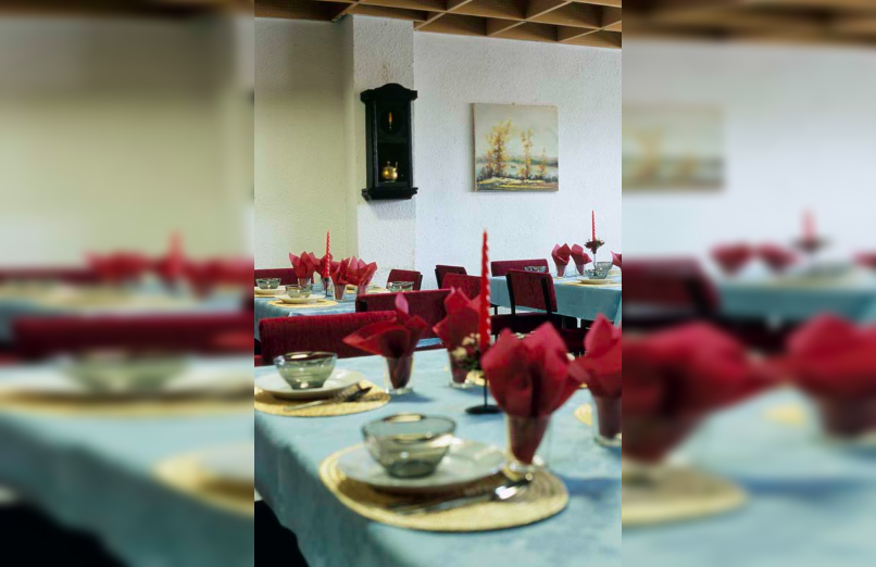 Jadalnia z widokiem na jezioro